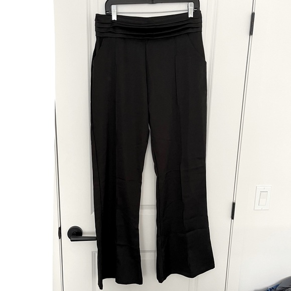✨3/10$ NWOT Pleated Waist Wide Leg Pleated Pant - Picture 1 of 4